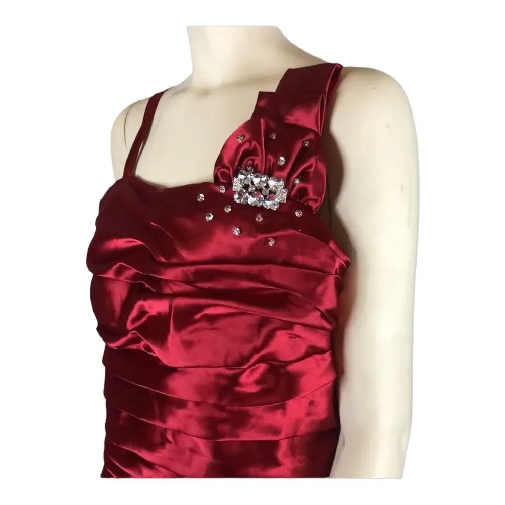 NWT Cindy Collection style 1230 in red sleeveless ruched jewelled size 2 XL